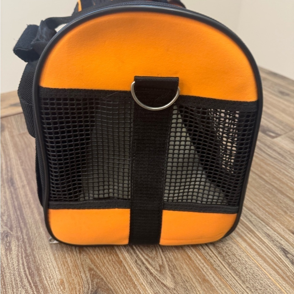 Pet travel carrier. Airline perfect great condition small. - Picture 4 of 10
